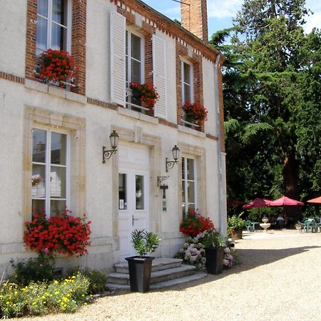 Logis Hotels Restaurants- Villa Des Bordes Cléry-Saint-André Buitenkant foto