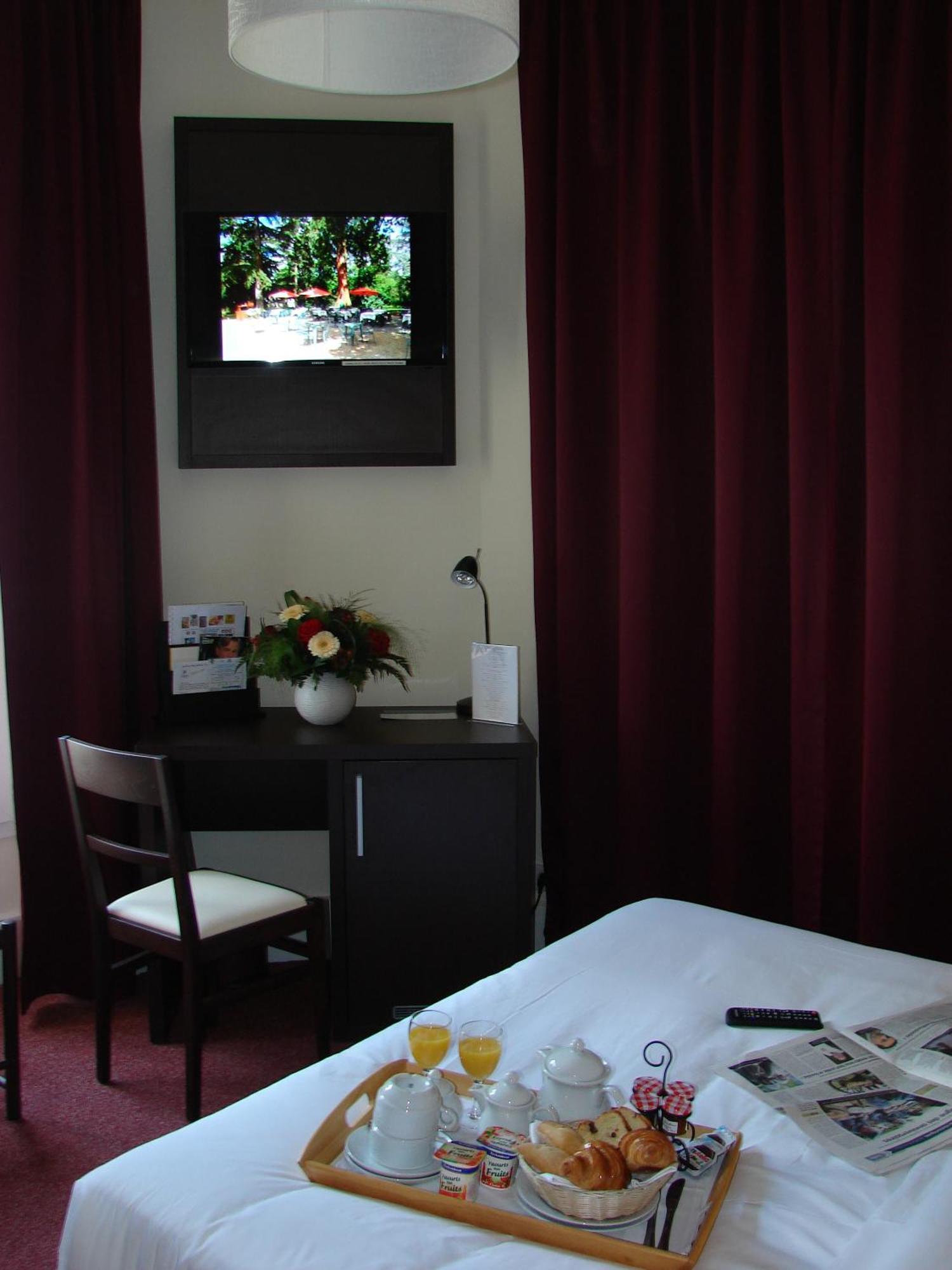 Logis Hotels Restaurants- Villa Des Bordes Cléry-Saint-André Kamer foto