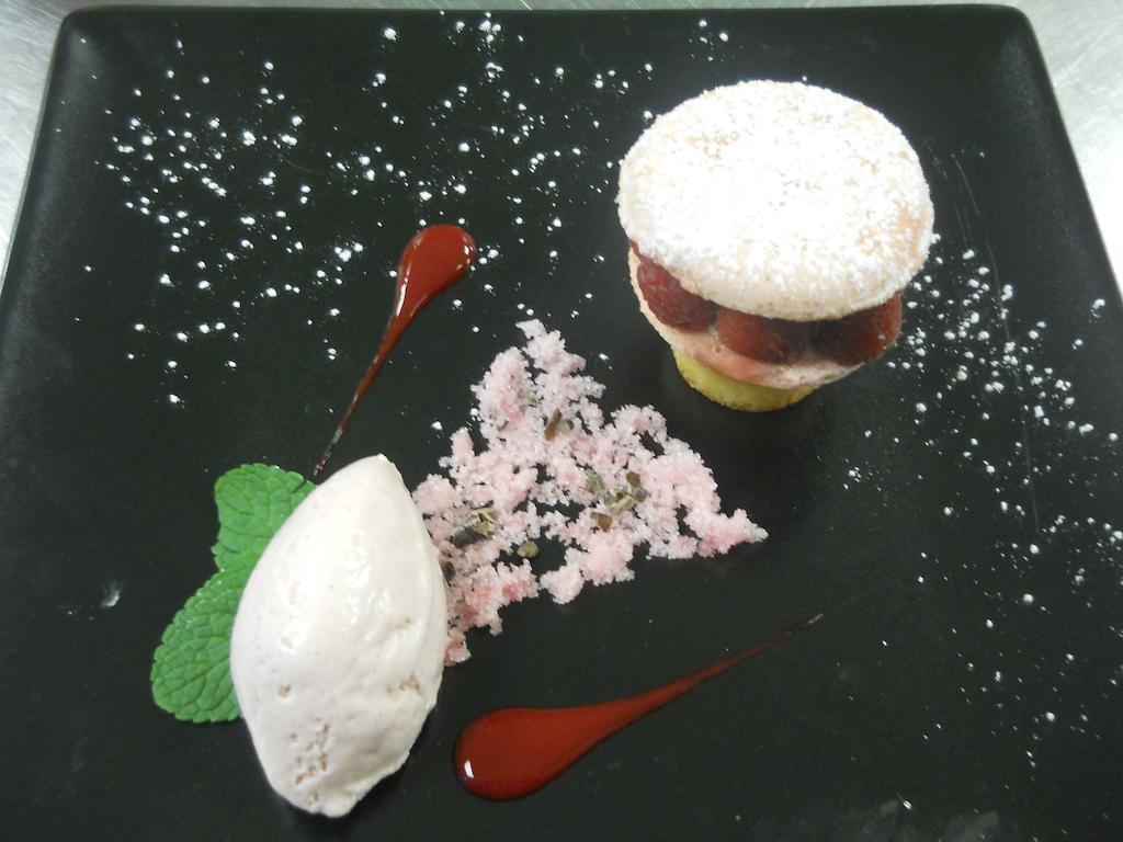Logis Hotels Restaurants- Villa Des Bordes Cléry-Saint-André Buitenkant foto
