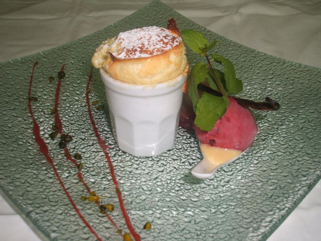 Logis Hotels Restaurants- Villa Des Bordes Cléry-Saint-André Buitenkant foto